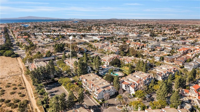 5101 Tortuga Drive, Huntington Beach CA: https://media.crmls.org/medias/2c9229ce-fd67-41be-a7bb-ac6f2b2d6030.jpg