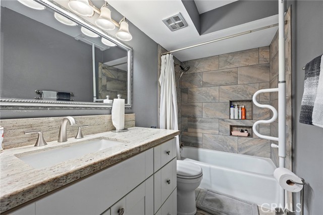 710 W Country Hills W Drive, La Habra CA: https://media.crmls.org/medias/2c923b66-4a23-4734-acf2-da253bd951fc.jpg
