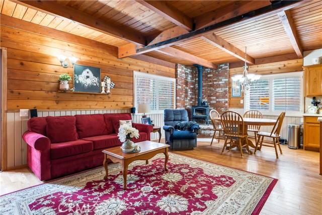 Detail Gallery Image 10 of 29 For 40300 Valley of the Falls Dr, Forest Falls,  CA 92339 - 3 Beds | 2 Baths