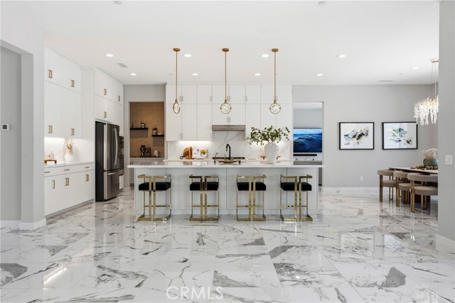 Detail Gallery Image 16 of 75 For 17721 Ridgeline Ct, Saugus,  CA 91350 - 4 Beds | 4 Baths