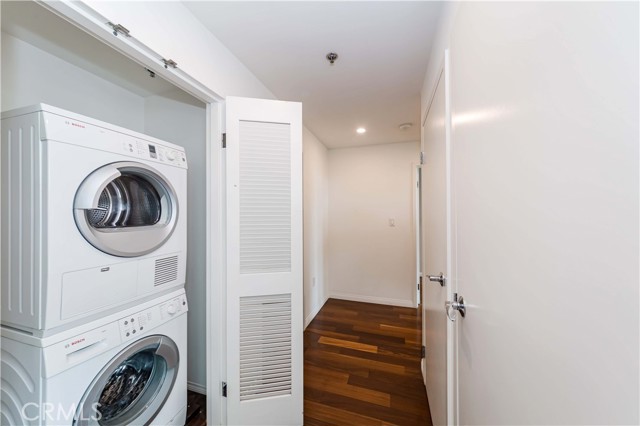 3785 Wilshire Blvd #1709, Los Angeles CA: https://media.crmls.org/medias/2c92ecf7-ff1e-4361-bd5a-a749ef181642.jpg