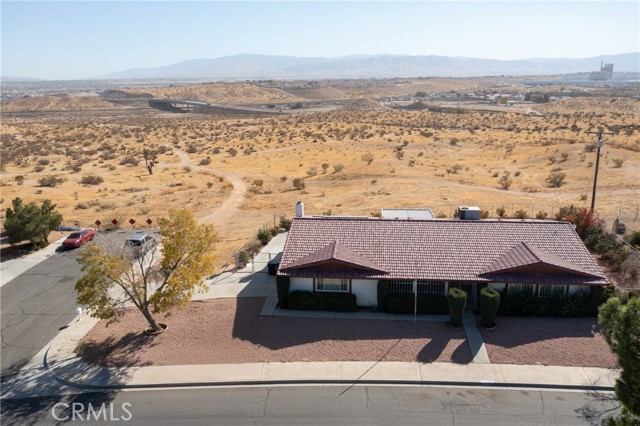 Detail Gallery Image 2 of 36 For 17101 Baywood Way, Victorville,  CA 92395 - 3 Beds | 2 Baths