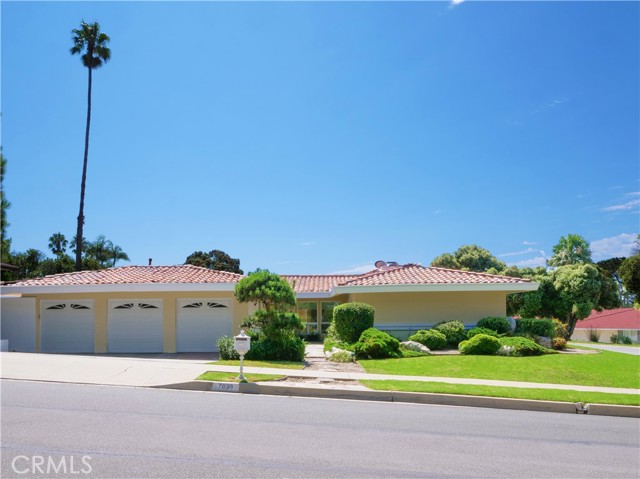 Detail Gallery Image 1 of 22 For 7030 Crest Rd, Rancho Palos Verdes,  CA 90275 - 5 Beds | 4 Baths