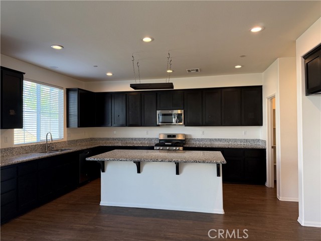 Detail Gallery Image 3 of 20 For 27828 Sand Dollar Way, Moreno Valley,  CA 92555 - 4 Beds | 2/1 Baths