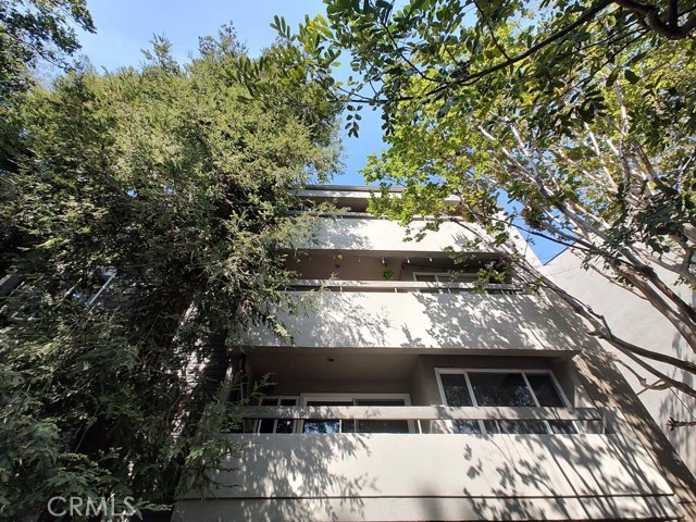 1888 Greenfield Avenue, Los Angeles CA: https://media.crmls.org/medias/2c941bb1-727d-4af8-bbdd-8e8bca50e47a.jpg