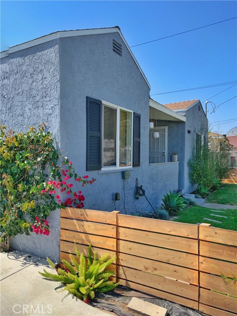 11835 Gale Ave, Hawthorne CA: https://media.crmls.org/medias/2c941c5b-653e-45e9-aa82-4a1bd5980604.jpg
