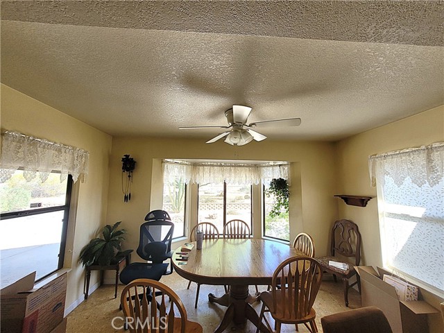 Detail Gallery Image 14 of 29 For 23677 Cahuilla, Apple Valley,  CA 92307 - 3 Beds | 2 Baths