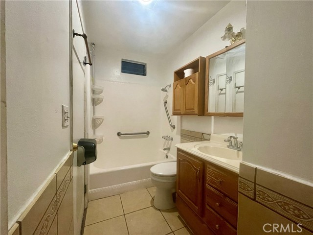 Detail Gallery Image 4 of 6 For 176 Fireside St, Oceanside,  CA 92058 - 4 Beds | 2 Baths