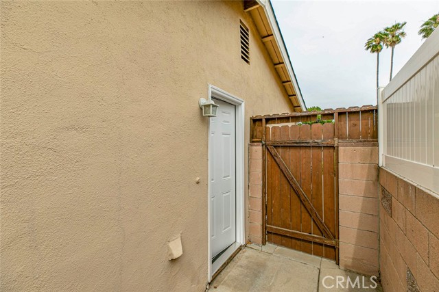 10415 Wish Avenue, Granada Hills CA: https://media.crmls.org/medias/2c94f64c-1f9d-4913-89fe-adf6e064690d.jpg