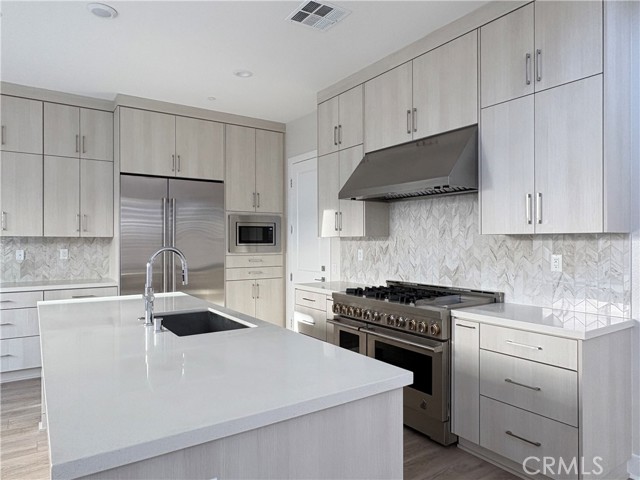 Detail Gallery Image 13 of 31 For 160 Longden, Lake Forest,  CA 92630 - 4 Beds | 4 Baths