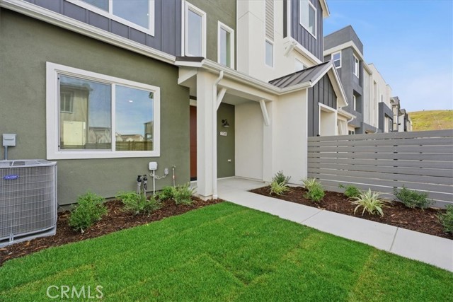 Detail Gallery Image 2 of 27 For 27341 Bear Creek Ln, Valencia,  CA 91381 - 3 Beds | 3/1 Baths