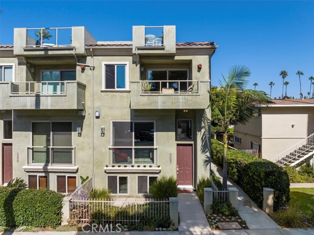 202 Calle Miramar, Redondo Beach, California 90277, 5 Bedrooms Bedrooms, ,4 BathroomsBathrooms,Residential,Sold,Calle Miramar,SB23186997