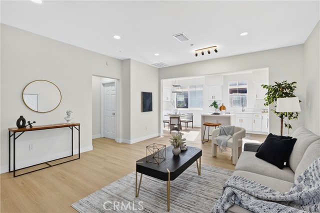 Detail Gallery Image 8 of 58 For 1960 Annandale Way, Pomona,  CA 91767 - 4 Beds | 2/1 Baths