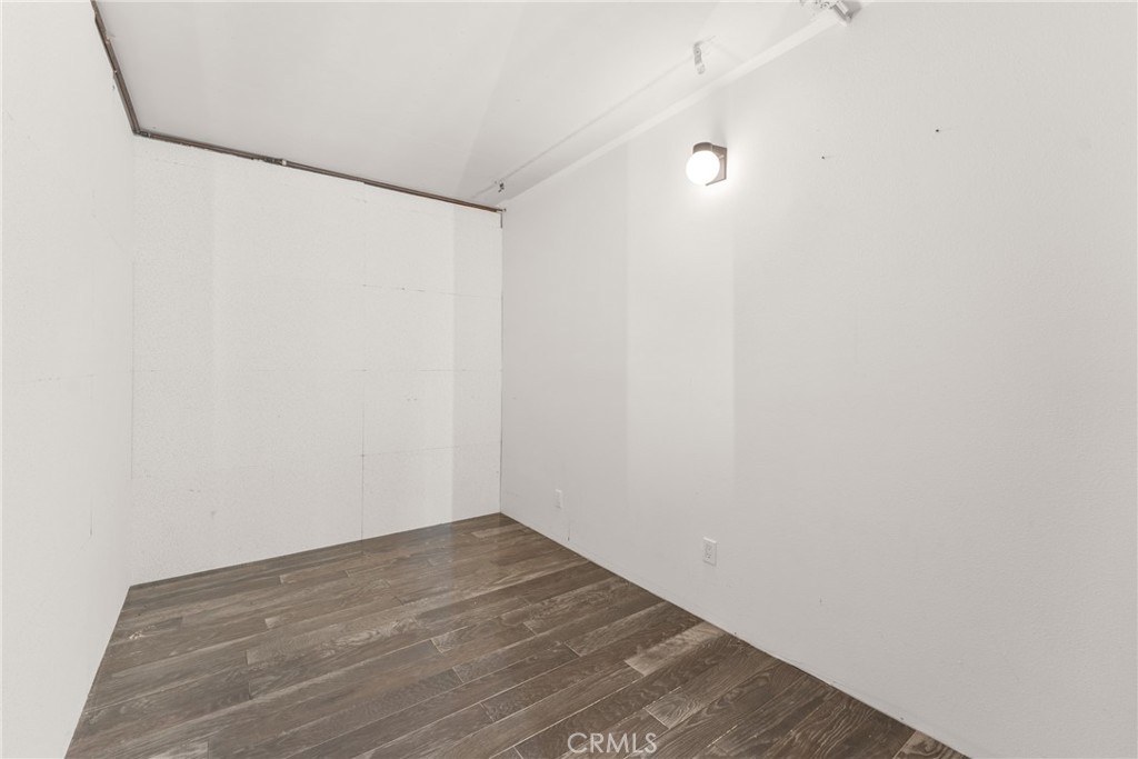 https://media.crmls.org/medias/2c972644-89ca-4e2c-ae7b-6486681e6c17.jpg?preset=X-Large