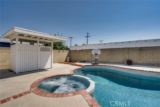 19202 Hickory Lane, Huntington Beach CA: https://media.crmls.org/medias/2c979e57-4518-44dd-b93a-25466399ed3d.jpg