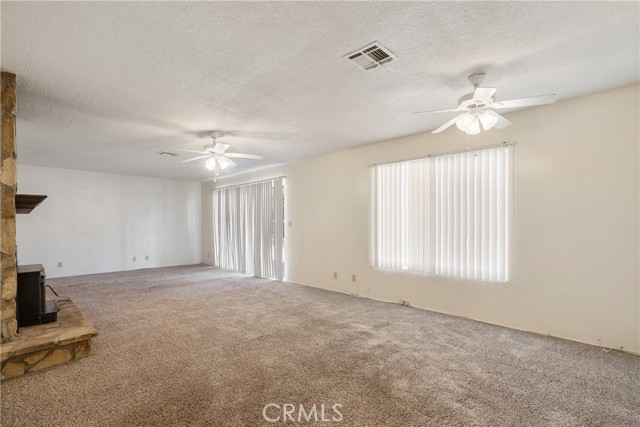 Detail Gallery Image 12 of 38 For 10004 Oakwood Ave, Hesperia,  CA 92345 - 2 Beds | 2 Baths