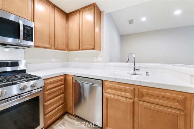 Detail Gallery Image 7 of 21 For 240 Dewdrop, Irvine,  CA 92603 - 2 Beds | 2/1 Baths