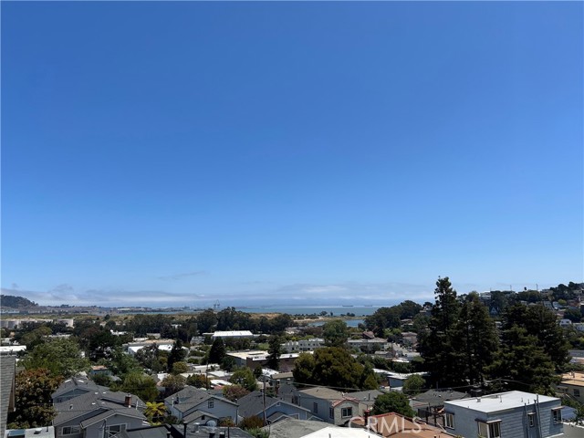 Detail Gallery Image 11 of 11 For 526 Klamath St, Brisbane,  CA 94005 - 4 Beds | 3/1 Baths