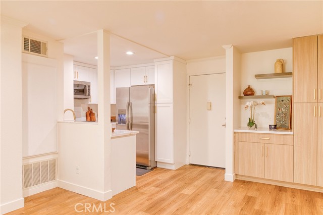 5510 Owensmouth, 218 photo 5