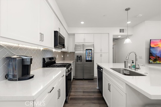 Detail Gallery Image 3 of 28 For 11063 Wander, Rancho Cucamonga,  CA 91730 - 2 Beds | 2 Baths