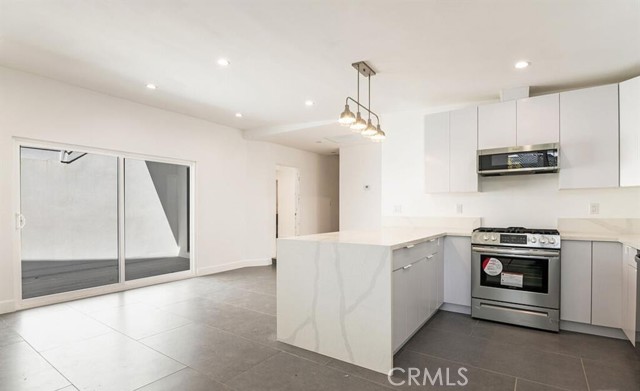 Detail Gallery Image 9 of 20 For 1426 Elevado, Los Angeles,  CA 90026 - 3 Beds | 2/1 Baths