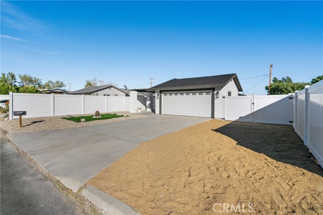 Detail Gallery Image 2 of 41 For 15916 Oreana Way, Palm Springs,  CA 92262 - 3 Beds | 2 Baths