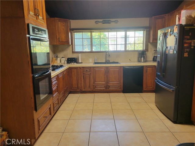 7161 N Atlantic Place, Long Beach CA: https://media.crmls.org/medias/2c9c6f6d-f587-4ef1-9ada-f1d8c41dca5f.jpg