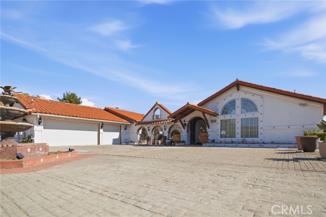 Detail Gallery Image 2 of 44 For 29952 Louis Ave, Canyon Country,  CA 91351 - 5 Beds | 4 Baths