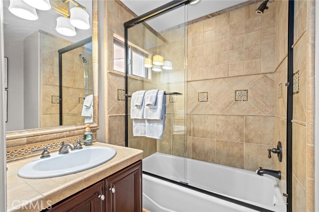 Detail Gallery Image 13 of 38 For 419 Anita St a,  Redondo Beach,  CA 90278 - 4 Beds | 3/1 Baths