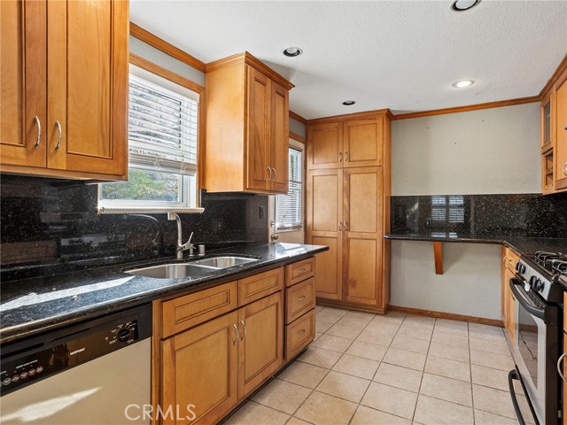 Detail Gallery Image 7 of 41 For 210 W Ash Ave, Burbank,  CA 91502 - 2 Beds | 1 Baths