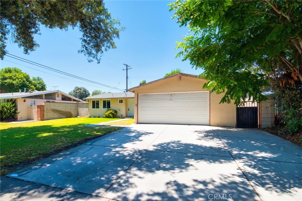 2505 E Santa Fe Avenue