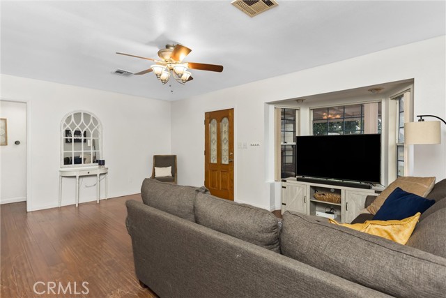 Detail Gallery Image 5 of 25 For 35194 Velardo, Yucaipa,  CA 92399 - 4 Beds | 2 Baths