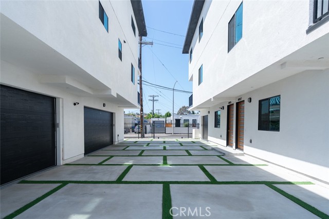 Detail Gallery Image 20 of 24 For 2231 S Longwood Ave, Los Angeles,  CA 90016 - – Beds | – Baths