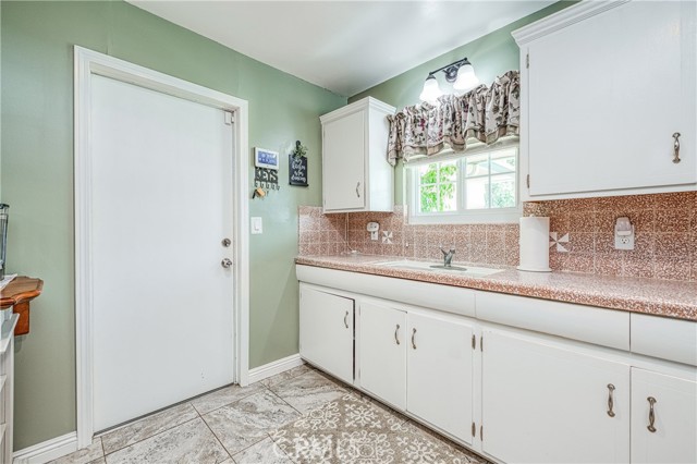 1430 W Bush Street, Lemoore CA: https://media.crmls.org/medias/2c9ef1b6-a523-4d4d-b580-d8fb2c4659f3.jpg