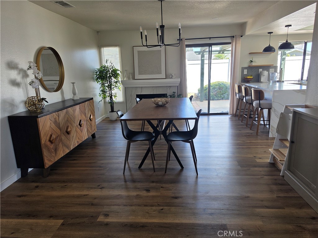 https://media.crmls.org/medias/2c9f0787-298a-476c-8f5d-f065a0e6634a.jpg?preset=X-Large