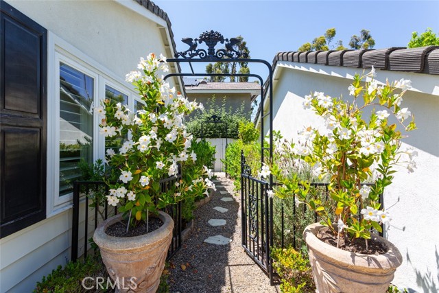 Detail Gallery Image 29 of 43 For 2107 Arbutus St, Newport Beach,  CA 92660 - 4 Beds | 2/1 Baths