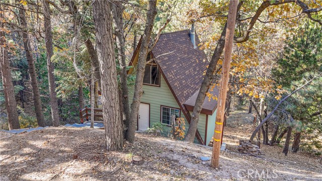 Detail Gallery Image 5 of 71 For 32703 Tulip Lane, Arrowbear,  CA 92382 - 2 Beds | 1 Baths