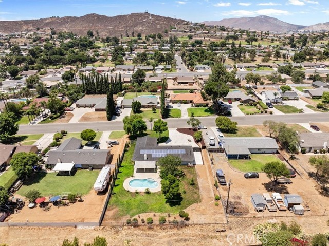 7670 Lakeside Drive, Jurupa Valley CA: https://media.crmls.org/medias/2ca031e1-b179-4aa0-9dbe-493ee2b7a5f7.jpg