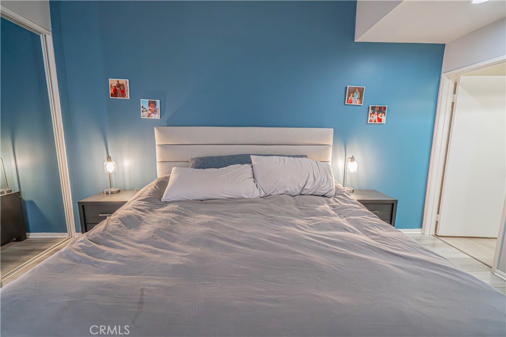 https://media.crmls.org/medias/2ca0463a-ce93-4f82-8ede-44c8c79b662d.jpg?preset=X-Large