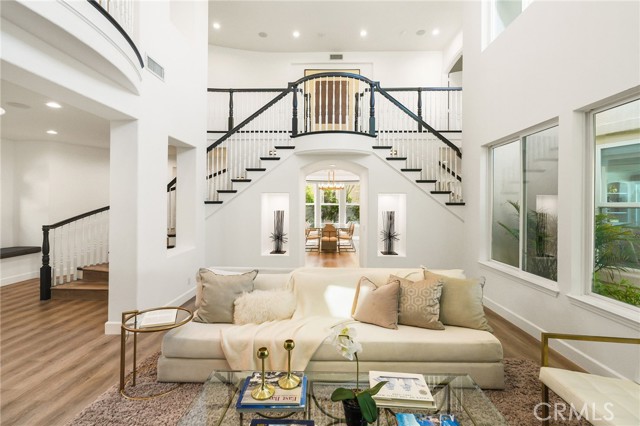 Detail Gallery Image 8 of 64 For 20112 via Cellini, Porter Ranch,  CA 91311 - 4 Beds | 4/1 Baths