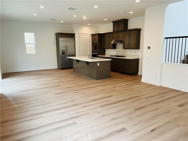 Detail Gallery Image 6 of 21 For 28526 Damson, Saugus,  CA 91350 - 5 Beds | 4 Baths