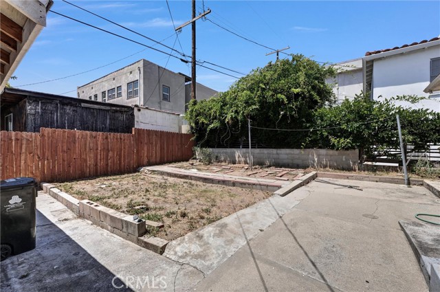 939 White Knoll Drive, Los Angeles CA: https://media.crmls.org/medias/2ca213e8-a847-407d-9668-7afb8448e3d9.jpg