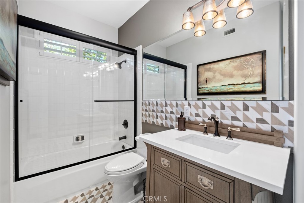 MLS #OC25248917 image #32