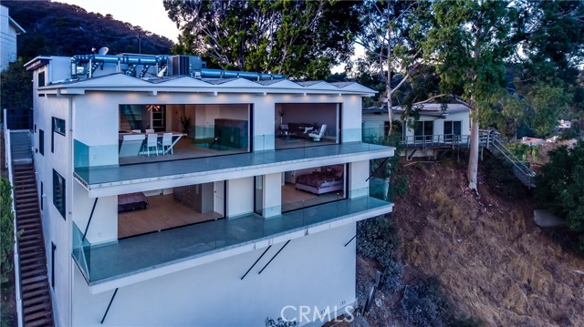 Detail Gallery Image 59 of 75 For 8401 Wyndham Rd, Hollywood Hills,  CA 90046 - 5 Beds | 6 Baths