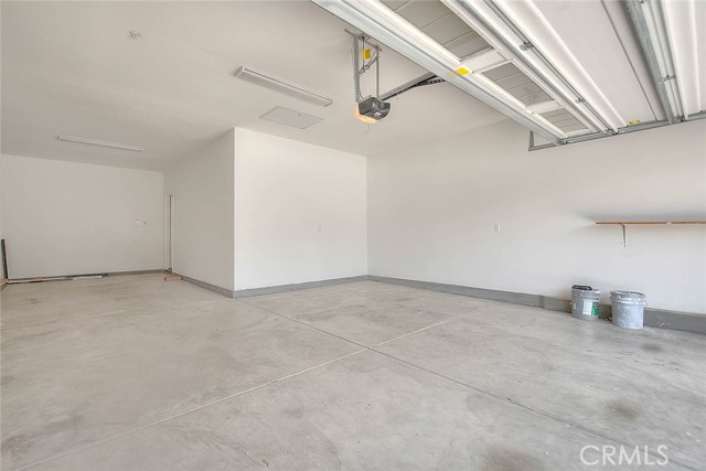 7868 Sea Salt Avenue, Fontana CA: https://media.crmls.org/medias/2ca35d81-82b6-41d6-b49b-2452ea5c8f6e.jpg
