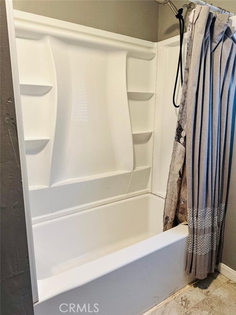 Detail Gallery Image 5 of 17 For 12013 Lee Ave, Adelanto,  CA 92301 - 3 Beds | 1 Baths