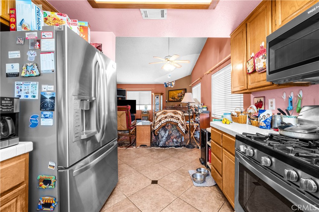 https://media.crmls.org/medias/2ca3e8cc-185c-4ebd-b584-baa78affd596.jpg?preset=X-Large