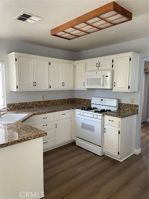 11258 Alencon Drive, Rancho Cucamonga CA: https://media.crmls.org/medias/2ca41b97-a55b-4e31-8626-7eedefafbaea.jpg