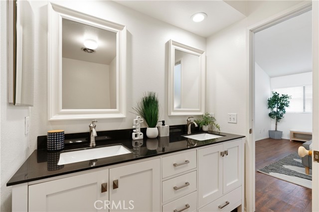 Detail Gallery Image 12 of 26 For 11622 Moorpark St #2,  Studio City,  CA 91602 - 2 Beds | 2/1 Baths