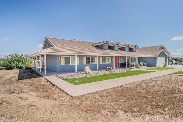 Detail Gallery Image 3 of 50 For 10636 Larch, Oak Hills,  CA 92344 - 5 Beds | 3 Baths